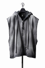 Load image into Gallery viewer, thom/krom OVERSIZED SLEEVELESS ZIP UP HOODIE / SOFT COTTON SWEAT (GREY STONE WASH SPRAY)