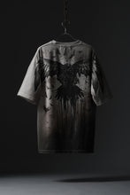 Load image into Gallery viewer, beauty : beast Full-surface S/S TEE (RAVEN / BEIGE PRINT)