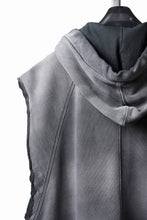 Load image into Gallery viewer, thom/krom OVERSIZED SLEEVELESS ZIP UP HOODIE / SOFT COTTON SWEAT (GREY STONE WASH SPRAY)