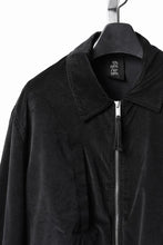 Load image into Gallery viewer, thom/krom TRUCKER JACKET / VELVET STRETCH (BLACK)