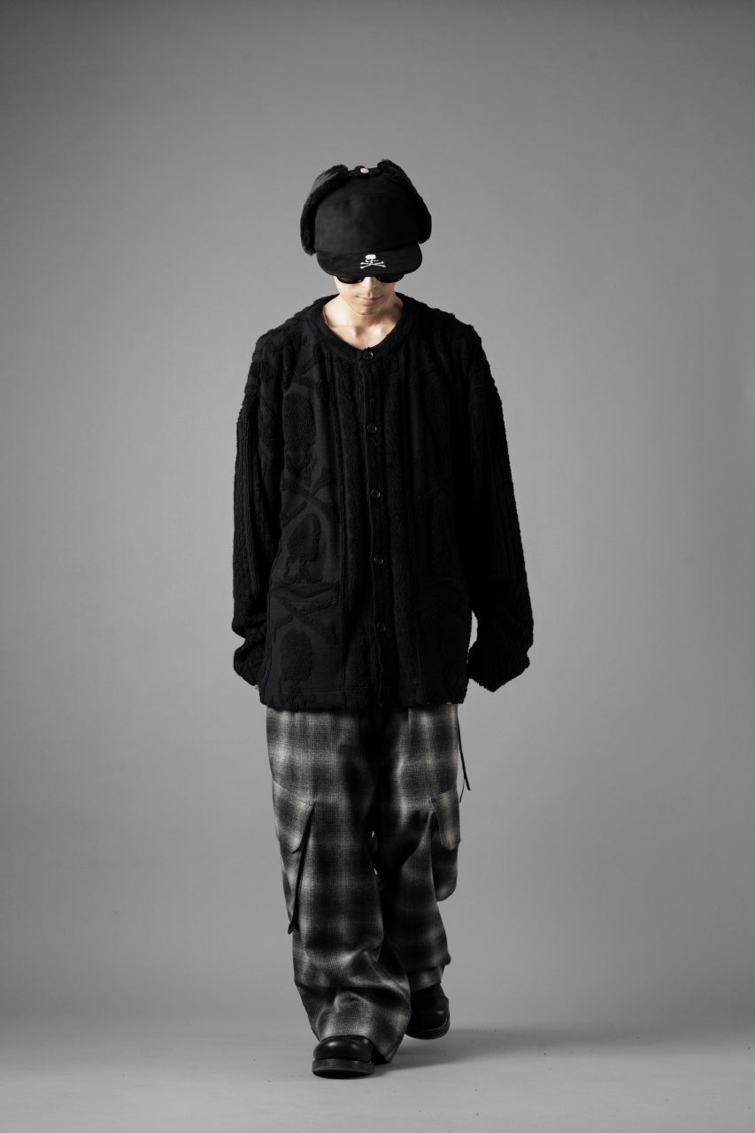 Load image into Gallery viewer, MASTERMIND WORLD OG ARAN CARDIGAN (BLACK)