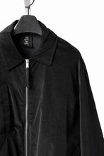 Load image into Gallery viewer, thom/krom TRUCKER JACKET / VELVET STRETCH (BLACK)