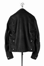 Load image into Gallery viewer, thom/krom TRUCKER JACKET / VELVET STRETCH (BLACK)