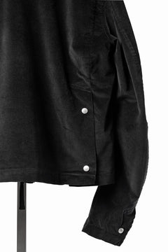 Load image into Gallery viewer, thom/krom TRUCKER JACKET / VELVET STRETCH (BLACK)
