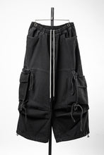 Load image into Gallery viewer, 【SAMPLE】A.F ARTEFACT KNOTTING DETAIL VOLUME PANTS / FADED DENIM (BLACK)