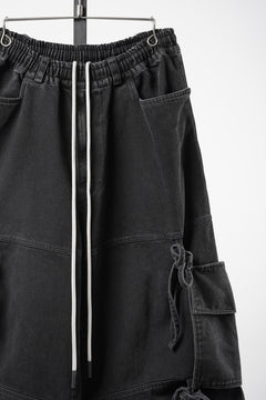 Load image into Gallery viewer, 【SAMPLE】A.F ARTEFACT KNOTTING DETAIL VOLUME PANTS / FADED DENIM (BLACK)