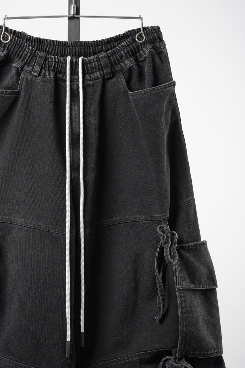 Load image into Gallery viewer, 【SAMPLE】A.F ARTEFACT KNOTTING DETAIL VOLUME PANTS / FADED DENIM (BLACK)