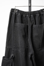 Load image into Gallery viewer, 【SAMPLE】A.F ARTEFACT KNOTTING DETAIL VOLUME PANTS / FADED DENIM (BLACK)
