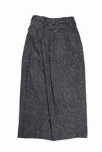 画像をギャラリービューアに読み込む, TARO HORIUCHI / th products Extra Volumed Tapered Trousers / Bishu Nep Tweed (grey)
