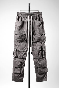 Load image into Gallery viewer, 【SAMPLE】A.F ARTEFACT TENCEL-NYLON CARGO SARROUEL EASY PANTS (GREY)