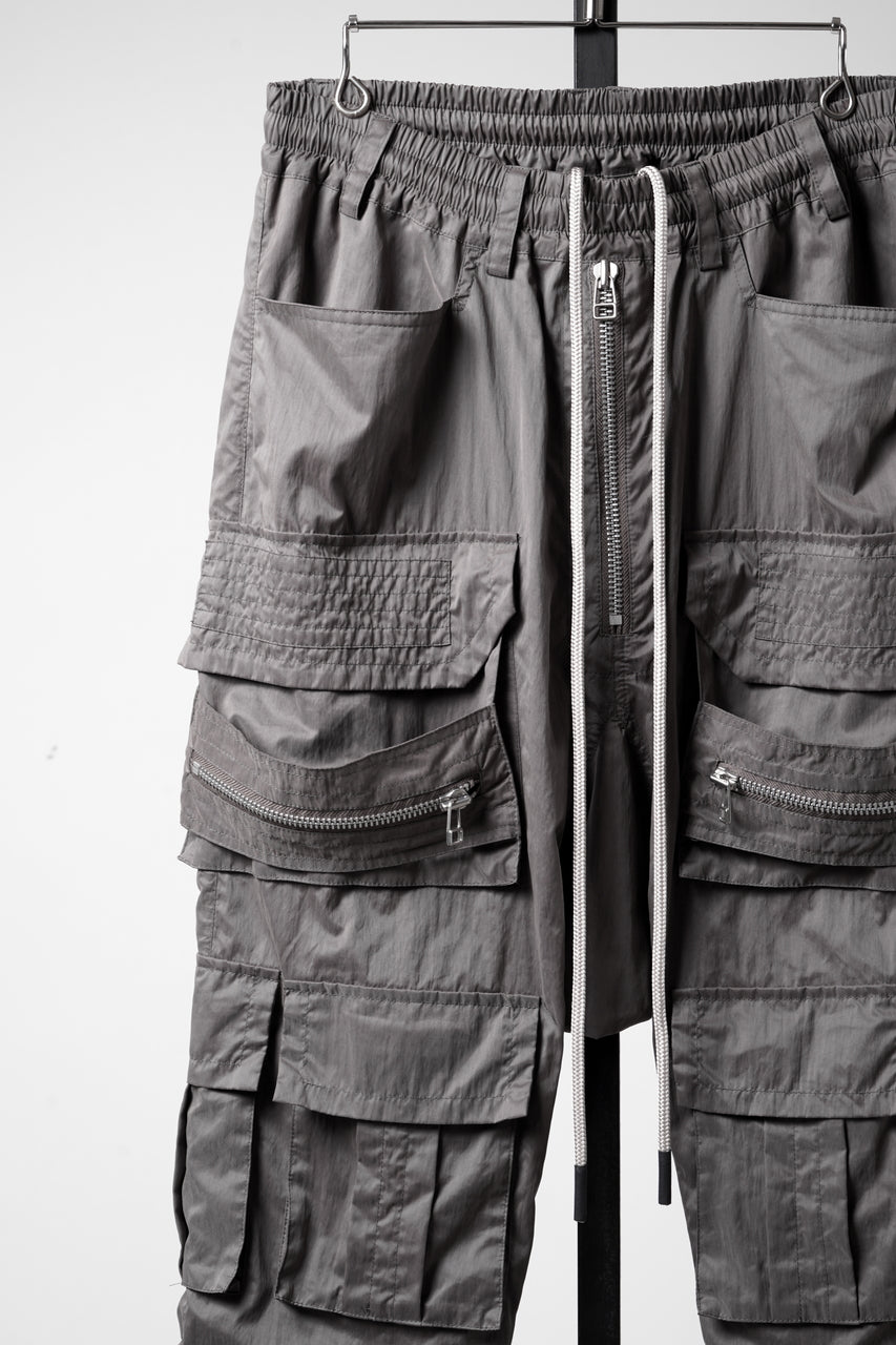 Load image into Gallery viewer, 【SAMPLE】A.F ARTEFACT TENCEL-NYLON CARGO SARROUEL EASY PANTS (GREY)