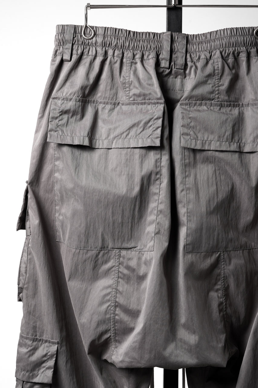 Load image into Gallery viewer, 【SAMPLE】A.F ARTEFACT TENCEL-NYLON CARGO SARROUEL EASY PANTS (GREY)