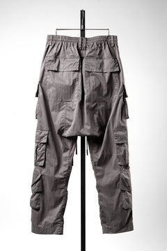 Load image into Gallery viewer, 【SAMPLE】A.F ARTEFACT TENCEL-NYLON CARGO SARROUEL EASY PANTS (GREY)