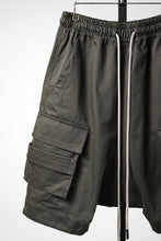 Load image into Gallery viewer, 【SAMPLE】A.F ARTEFACT COTTON TWIIL DROPCROTCH SHORTS (DARK OLIVE)