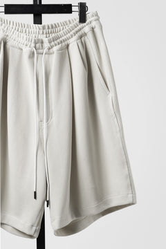 画像をギャラリービューアに読み込む, N/07 2TUCK EASY SHORTS / RIBBED CARDBOARD KNIT JERSEY (LIGHT BEIGE)