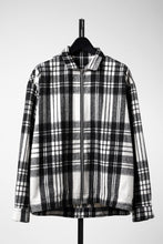 Load image into Gallery viewer, 【SAMPLE】A.F ARTEFACT SWING TOP BLOUSON / HEAVY FLANNEL PLAID (BLACK × WHITE)