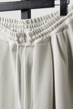 画像をギャラリービューアに読み込む, N/07 2TUCK EASY SHORTS / RIBBED CARDBOARD KNIT JERSEY (LIGHT BEIGE)