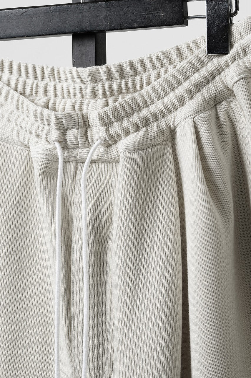 画像をギャラリービューアに読み込む, N/07 2TUCK EASY SHORTS / RIBBED CARDBOARD KNIT JERSEY (LIGHT BEIGE)