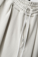 画像をギャラリービューアに読み込む, N/07 2TUCK EASY SHORTS / RIBBED CARDBOARD KNIT JERSEY (LIGHT BEIGE)