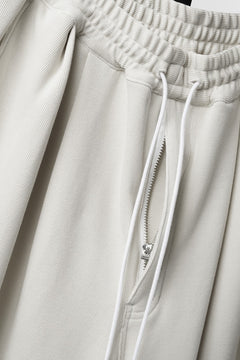 画像をギャラリービューアに読み込む, N/07 2TUCK EASY SHORTS / RIBBED CARDBOARD KNIT JERSEY (LIGHT BEIGE)