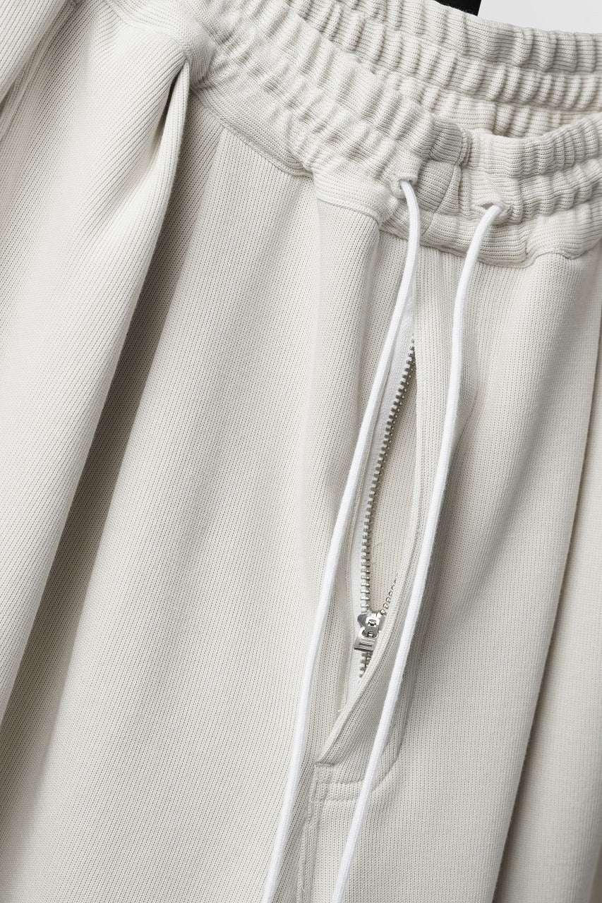 画像をギャラリービューアに読み込む, N/07 2TUCK EASY SHORTS / RIBBED CARDBOARD KNIT JERSEY (LIGHT BEIGE)