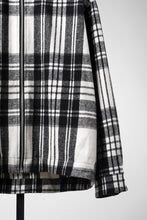 Load image into Gallery viewer, 【SAMPLE】A.F ARTEFACT SWING TOP BLOUSON / HEAVY FLANNEL PLAID (BLACK × WHITE)