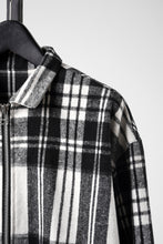 Load image into Gallery viewer, 【SAMPLE】A.F ARTEFACT SWING TOP BLOUSON / HEAVY FLANNEL PLAID (BLACK × WHITE)
