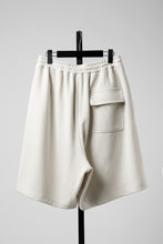 画像をギャラリービューアに読み込む, N/07 2TUCK EASY SHORTS / RIBBED CARDBOARD KNIT JERSEY (LIGHT BEIGE)
