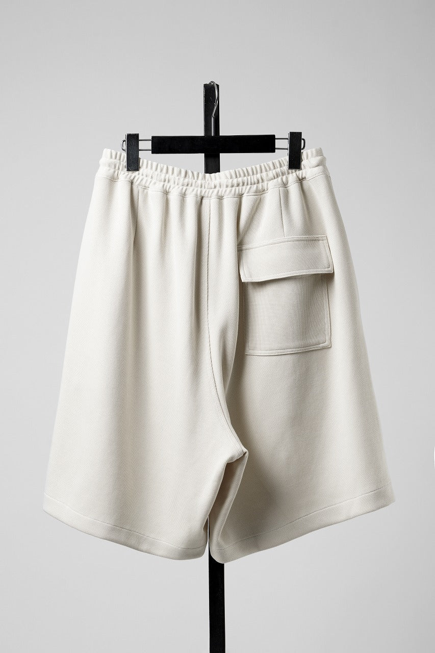 画像をギャラリービューアに読み込む, N/07 2TUCK EASY SHORTS / RIBBED CARDBOARD KNIT JERSEY (LIGHT BEIGE)