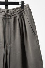 画像をギャラリービューアに読み込む, N/07 2TUCK EASY SHORTS / RIBBED CARDBOARD KNIT JERSEY (GREIGE)