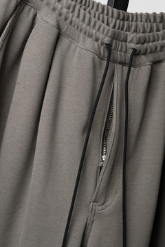 画像をギャラリービューアに読み込む, N/07 2TUCK EASY SHORTS / RIBBED CARDBOARD KNIT JERSEY (GREIGE)
