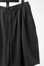 画像をギャラリービューアに読み込む, N/07 2TUCKS EASY SHORTS / RIBBED CARDBOARD KNIT JERSEY (CHARCOAL)