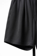 画像をギャラリービューアに読み込む, N/07 2TUCKS EASY SHORTS / RIBBED CARDBOARD KNIT JERSEY (CHARCOAL)