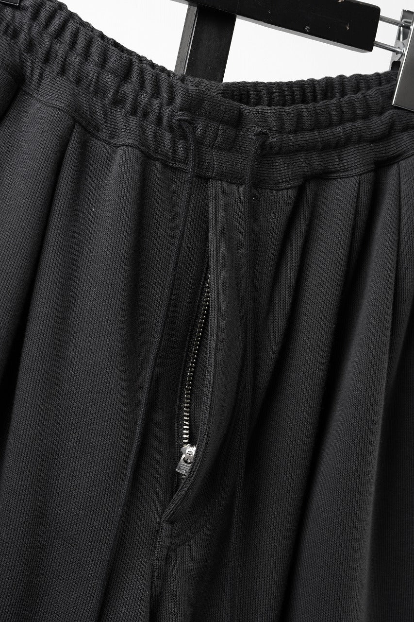 画像をギャラリービューアに読み込む, N/07 2TUCKS EASY SHORTS / RIBBED CARDBOARD KNIT JERSEY (CHARCOAL)