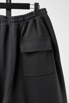 画像をギャラリービューアに読み込む, N/07 2TUCKS EASY SHORTS / RIBBED CARDBOARD KNIT JERSEY (CHARCOAL)
