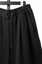 画像をギャラリービューアに読み込む, N/07 2TUCKS EASY SHORTS / RIBBED CARDBOARD KNIT JERSEY (BLACK)