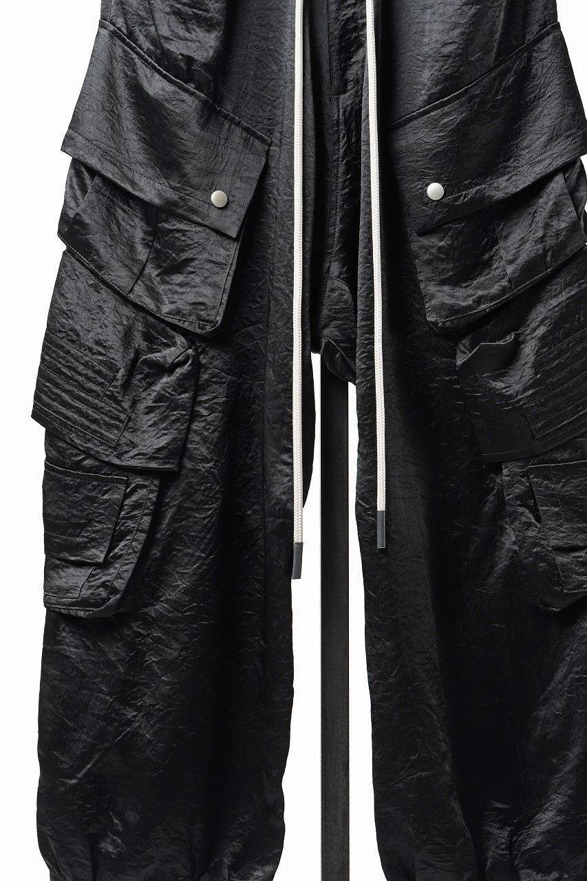 画像をギャラリービューアに読み込む, 【SAMPLE SALE】A.F ARTEFACT SATIN DROPCROTCH CARGO PANTS (BLACK)