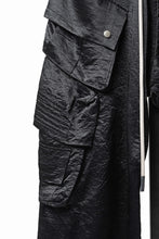 画像をギャラリービューアに読み込む, 【SAMPLE SALE】A.F ARTEFACT SATIN DROPCROTCH CARGO PANTS (BLACK)