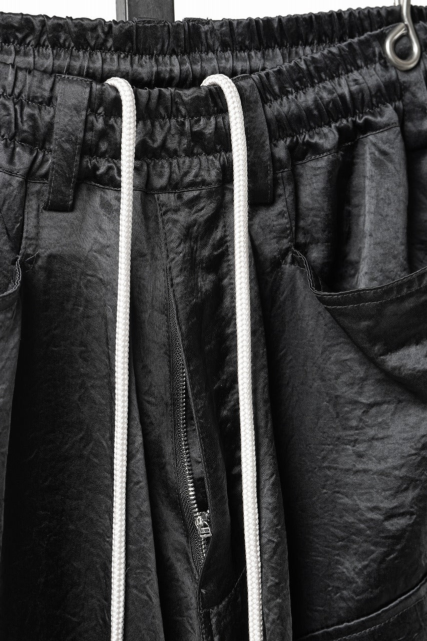 画像をギャラリービューアに読み込む, 【SAMPLE SALE】A.F ARTEFACT SATIN DROPCROTCH CARGO PANTS (BLACK)