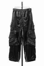 画像をギャラリービューアに読み込む, 【SAMPLE SALE】A.F ARTEFACT SATIN DROPCROTCH CARGO PANTS (BLACK)