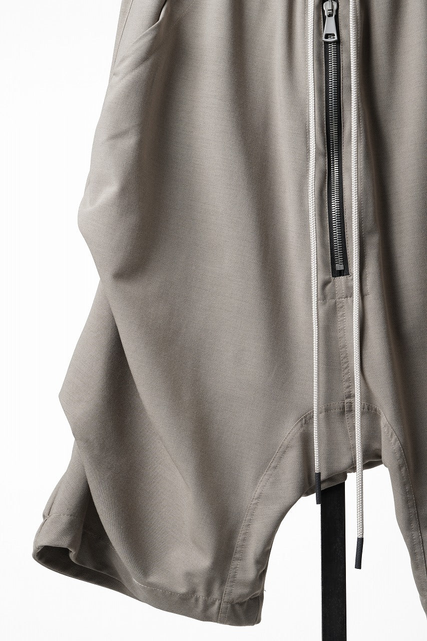 画像をギャラリービューアに読み込む, 【SAMPLE SALE】A.F ARTEFACT TUCK SHORTS / TROPICAL WOOL (LIGHT BEIGE)