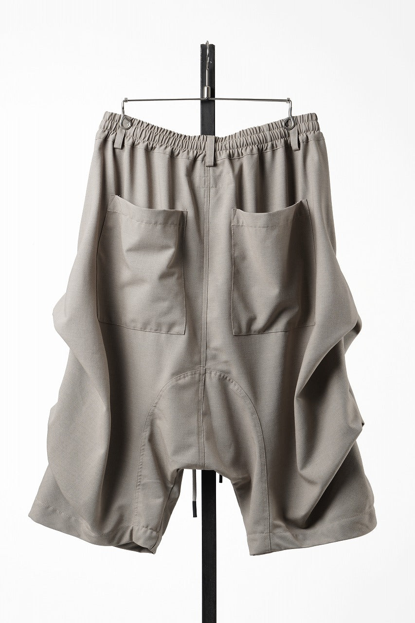 画像をギャラリービューアに読み込む, 【SAMPLE SALE】A.F ARTEFACT TUCK SHORTS / TROPICAL WOOL (LIGHT BEIGE)