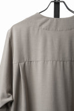 画像をギャラリービューアに読み込む, 【SAMPLE SALE】A.F ARTEFACT NO COLLAR SHIRT / TROPICAL WOOL (LIGHT BEIGE)
