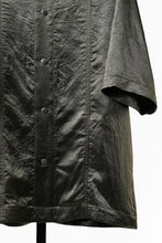 画像をギャラリービューアに読み込む, 【SAMPLE SALE】A.F ARTEFACT SATIN HALF SLEEVE SHIRT (KHAKI)