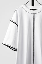 画像をギャラリービューアに読み込む, OBLADI WHITE T-SHIRT WITH BLACK OVERLOCK STITCHING (WHITE)