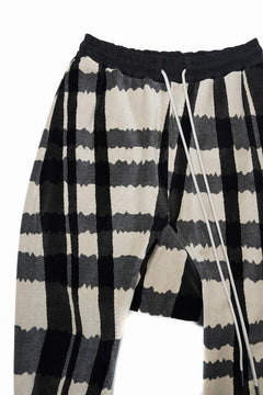 Load image into Gallery viewer, A.F ARTEFACT SAROUEL JOGGER PANTS / JACQUARD DEFORMED PLAID VELOR (BLACK x GREY x IVORY)