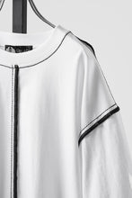 画像をギャラリービューアに読み込む, OBLADI WHITE T-SHIRT WITH BLACK OVERLOCK STITCHING (WHITE)