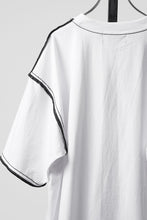 画像をギャラリービューアに読み込む, OBLADI WHITE T-SHIRT WITH BLACK OVERLOCK STITCHING (WHITE)
