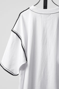 画像をギャラリービューアに読み込む, OBLADI WHITE T-SHIRT WITH BLACK OVERLOCK STITCHING (WHITE)