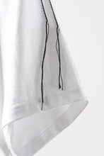 Load image into Gallery viewer, OBLADI BLACK STITCHES ON HALF BODY WHITE T-SHIRT (WHITE)